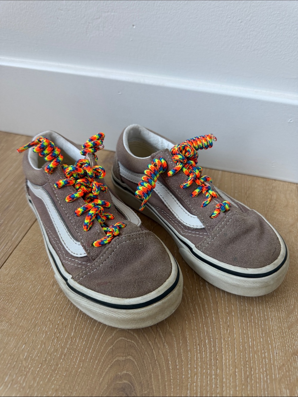 Vans Kids Old Skool Skate Shoe - light purple with Rainbow Laces